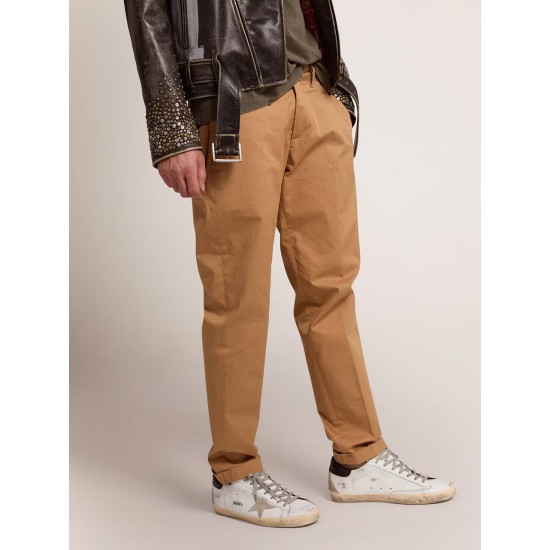 Men's Super-Star with black heel tab and metal stud lettering Men's Super-Star with black heel tab and metal stud lettering