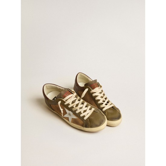 Super-Star LTD in green leather and tobacco-colored suede with silver star Super-Star LTD in green leather and tobacco-colored suede with silver star