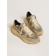 Running Sole in gray suede with white star and white heel tab Running Sole in gray suede with white star and white heel tab