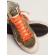 Slide Penstar in army green canvas with an ice-colored star Slide Penstar in army green canvas with an ice-colored star