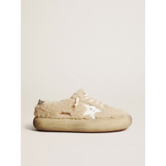 Men’s Space-Star shoes in beige shearling with white leather star and metallic leather heel tab Men’s Space-Star shoes in beige shearling with white leather star and metallic leather heel tab