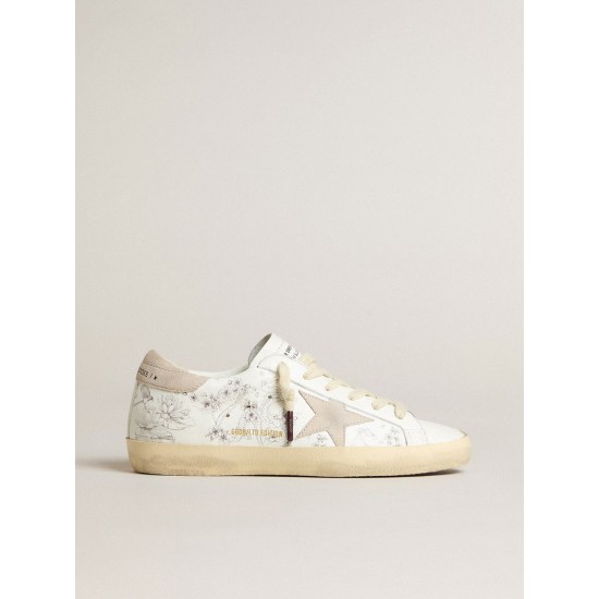 Women’s Super-Star LTD CNY in white leather with lettering on the upper Women’s Super-Star LTD CNY in white leather with lettering on the upper