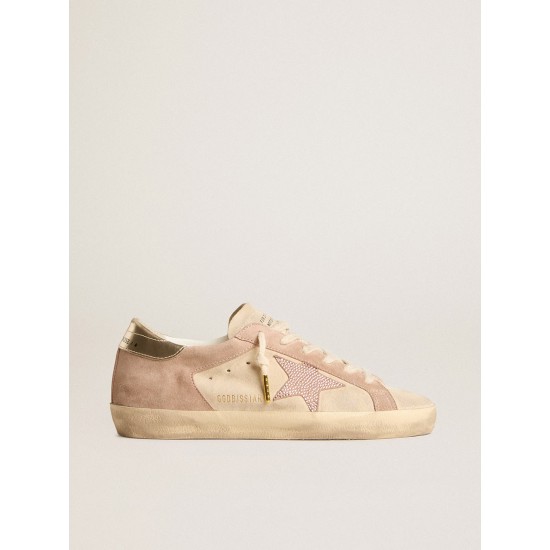 Woman's Super-Star in pale pink suede with suede star and platinum heel tab Woman's Super-Star in pale pink suede with suede star and platinum heel tab