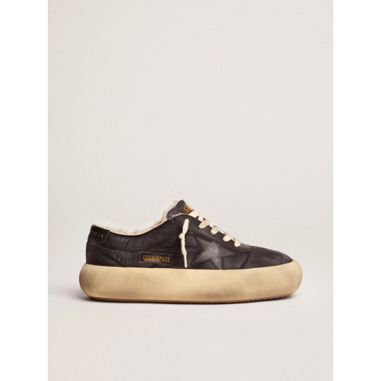 Women's Space-Star shoes in quilted black nylon with shearling lining Women's Space-Star shoes in quilted black nylon with shearling lining