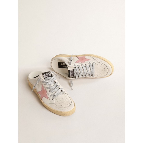 Ball Star Sabots in white nappa with an old-rose leather star Ball Star Sabots in white nappa with an old-rose leather star