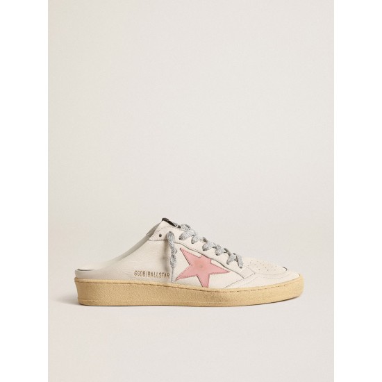 Ball Star Sabots in white nappa with an old-rose leather star Ball Star Sabots in white nappa with an old-rose leather star